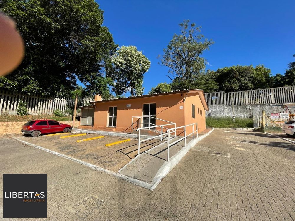 Apartamento semi mobiliado à venda em Porto Alegre, bem localizado, a duas quadras da FAPA, situado no 2° andar. O imóvel possui 2 quartos e 1 banheiro e 1 vaga de garagem. — foto 13