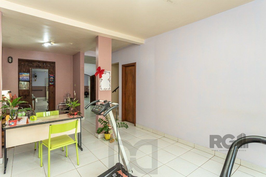 CASA COMERCIAL E RESIDENCIAL NO MIOLO DO BAIRRO SANTANA — foto 20