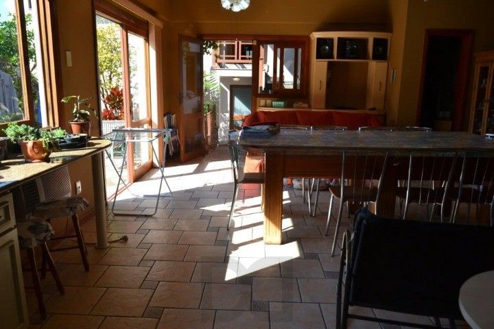 Casa Comercial e Residencial com 518m² (4 quartos / 5 banheiros / 3 vagas garagem) no Bairro Partenon localizada à meia quadra da Av. Bento Gonçalves. — foto 17