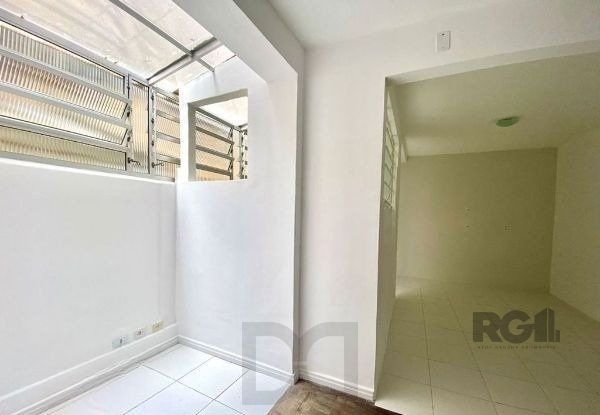 Apartamento no Praia de Belas de 2 dormitórios DESOCUPADO — foto 6