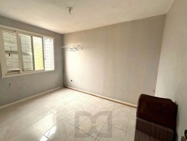Apartamento no bairro Teresópolis de 2 dormitórios térreo com pátio — foto 12