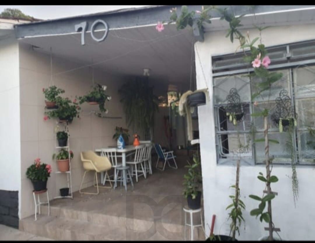 RGI vende excelente casa com grande potencial de ampliação, ideal para quem busca espaço, conforto e segurança. — foto 4