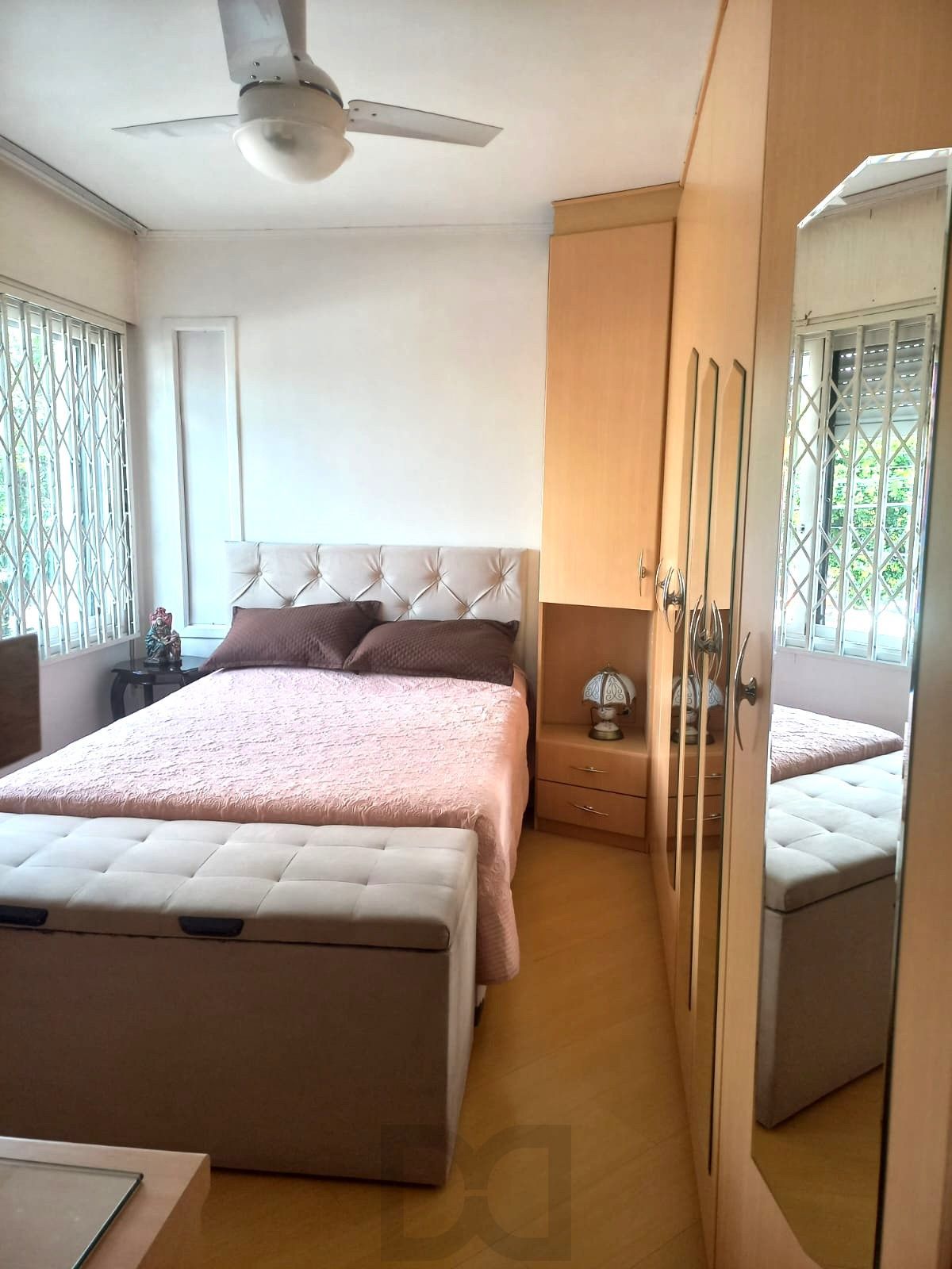 Apartamento no Menino Deus de 2 dormitórios e vaga DESOCUPADO — foto 9