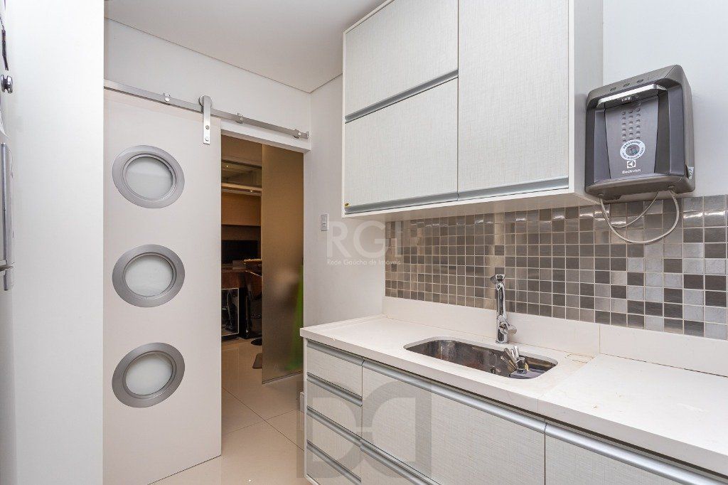 Apartamento no Centro - 2 dormitórios - reformado e mobiliado — foto 19