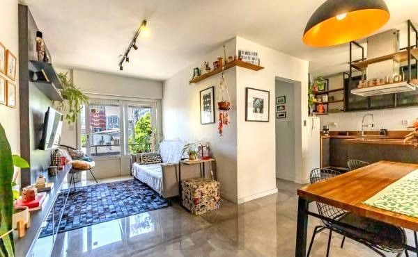 Apartamento na Cidade Baixa de 1 dormitório e dependência REFORMADO — foto 2