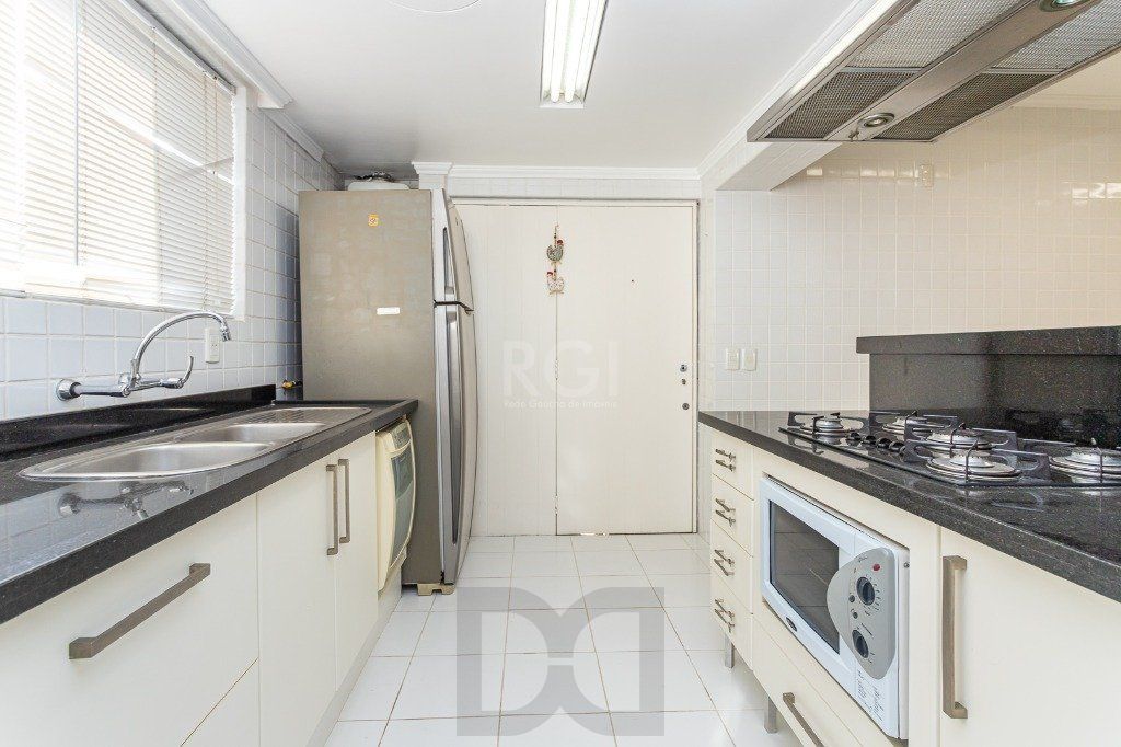 Apartamento no bairro Higienópolis com 190m² de 3 dormitórios e 2 vagas — foto 42