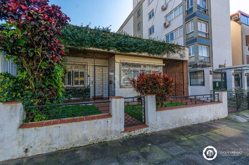 Casa para Venda de 3 dormitórios, no bairro Petrópolis — foto 2
