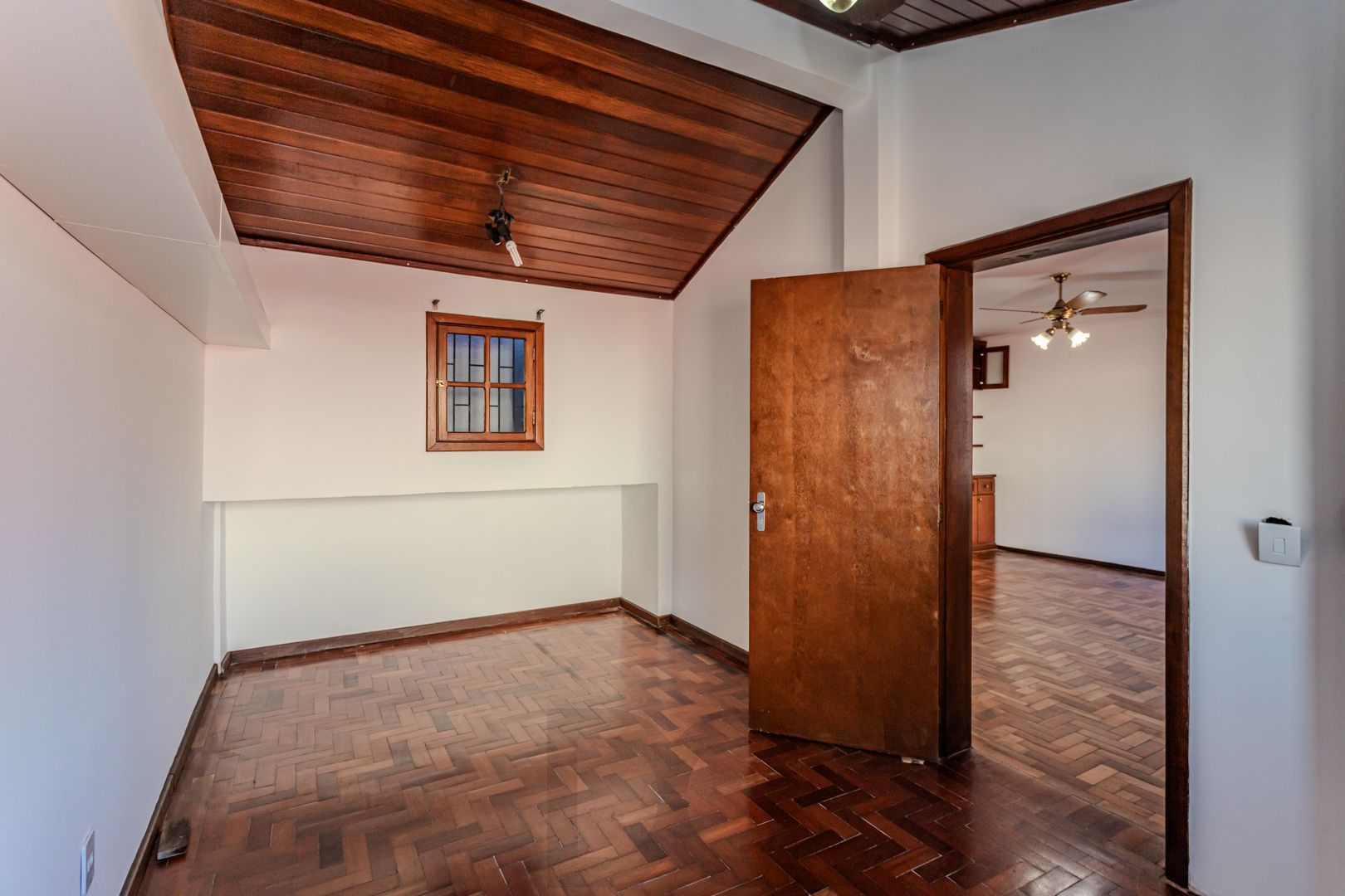 Casa no Partenon com 4 dormitórios e 4 vagas DESOCUPADA — foto 48