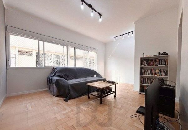 Apartamento de 2 dormitórios no bairro Petrópolis — foto 2
