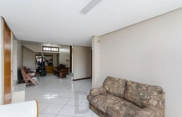 Casa / sobrado no bairro Jardim Itu de 3 dormitórios e pátio com piscina — foto 22