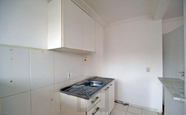 2 DORMITÓRIOS C/ VISTA PANORÂMICA E SUITE,DESOCUPADO, REFORMADO E SEMI MOBILIADO, C/VAGA COBERTA NO PORTO TERESÓPOLIS — foto 7