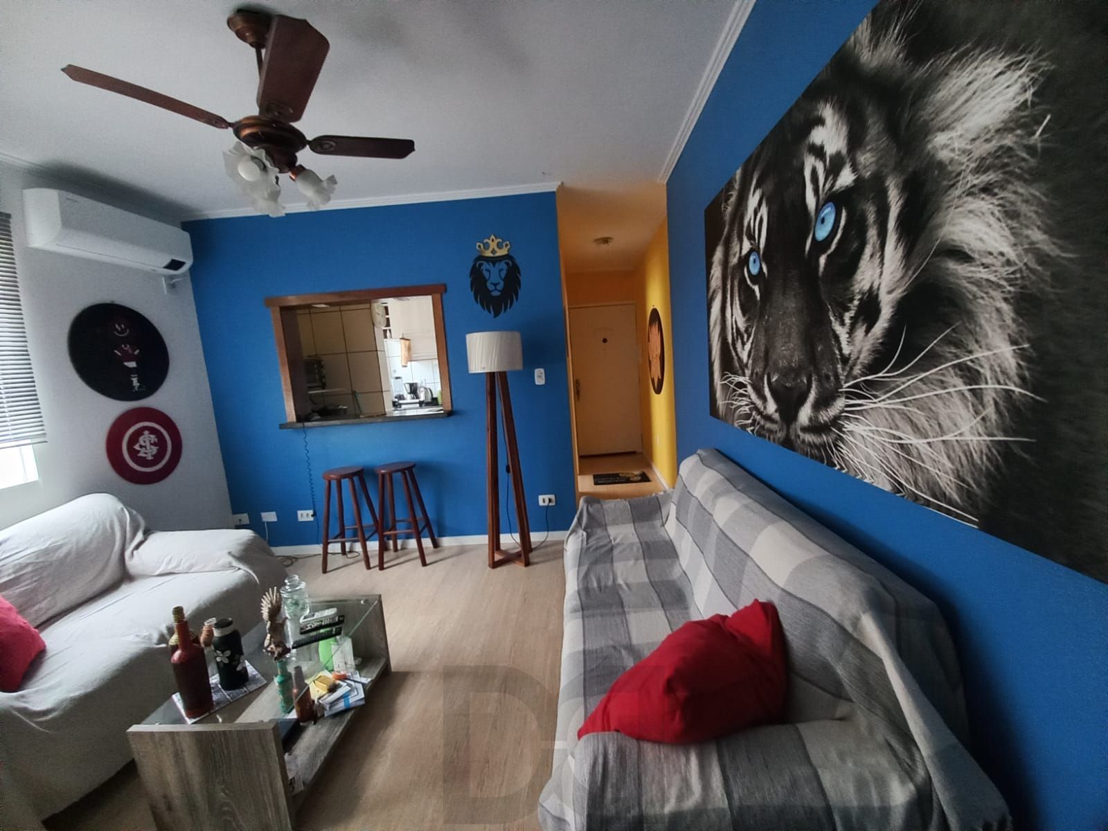 EXCELENTE APARTAMENTO TÉRREO DE 2 DORMITÓRIOS, SEMIMOBILIADO, À VENDA NO BAIRRO MENINO DEUS, PORTO ALEGRE. — foto 1