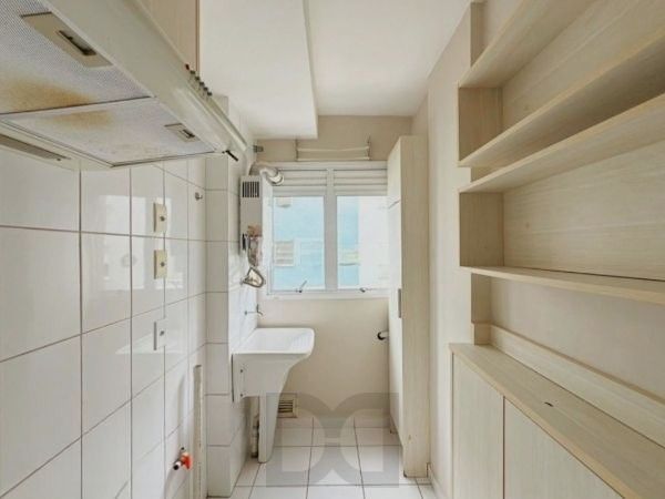 Apartamento no Menino Deus de 2 Dormitórios vaga e infra DESOCUPADO — foto 19