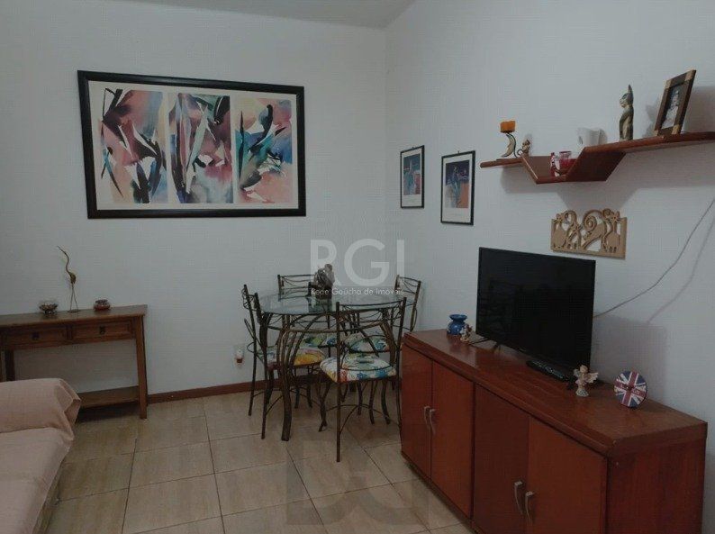 Apartamento no Menino Deus de 2 dormitórios e dependência térreo com pátio — foto 7