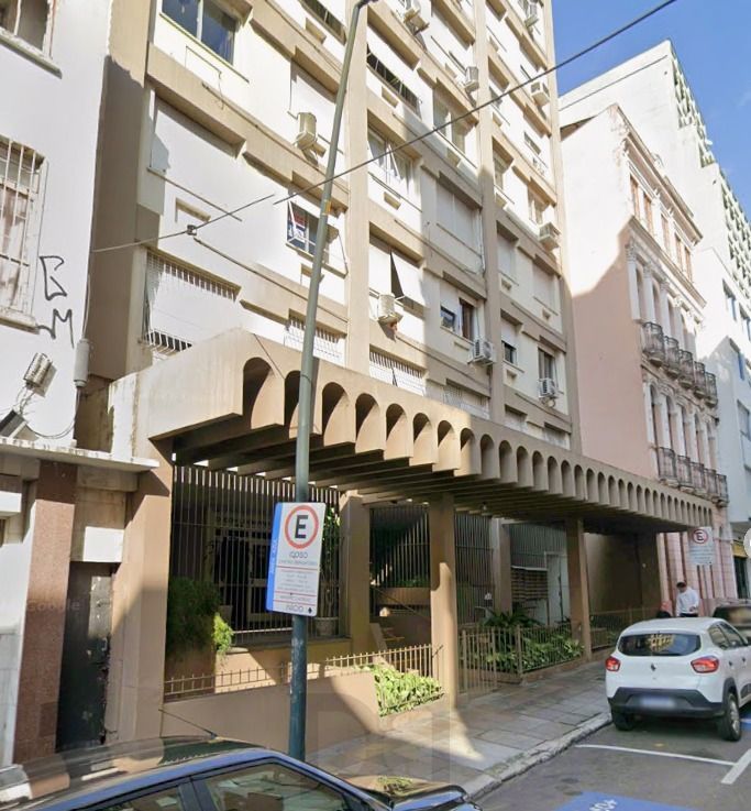 Apartamento no Centro de 2 dormitórios dependência DESOCUPADO — foto 2