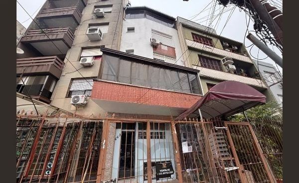 APARTAMENTO REFORMADO E DESOCUPADO, ENTRAR E MORAR NA CIDADE BAIXA!!! — foto 1