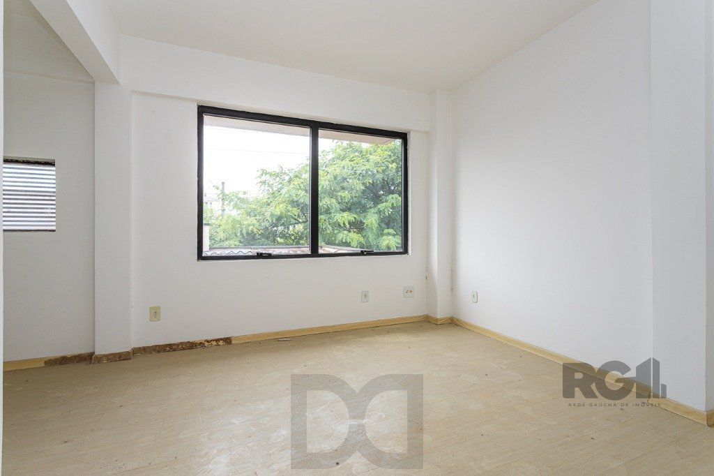 Sala Comercial no Menino Deus desocupada — foto 1