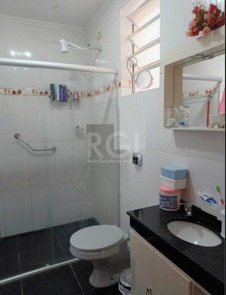 Apartamento no Menino Deus de 2 dormitórios e dependência térreo com pátio — foto 13