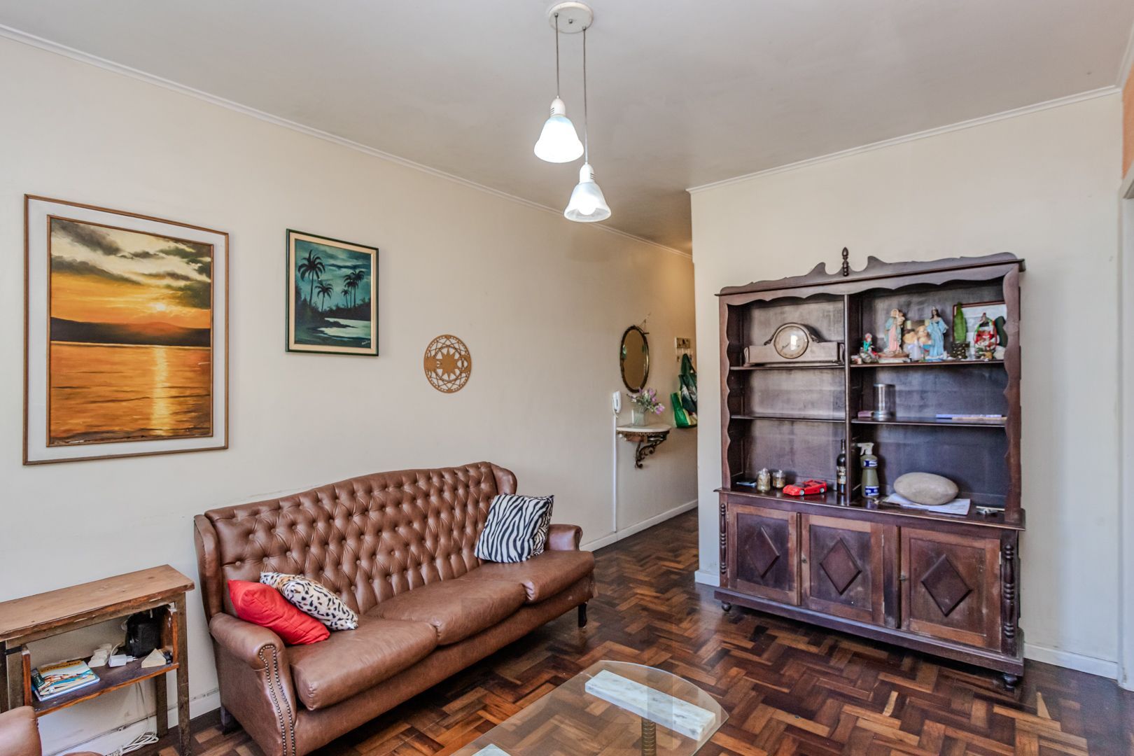 amplo apto 03 dor. de frente,  piso em parquet, , peças amplas , localizado junto a AV. CRISTOVÃO COLOMBO no Moinhos de Vento — foto 3
