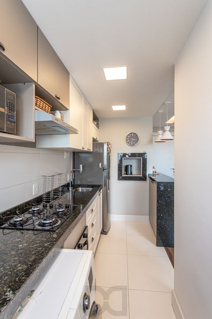 Apartamento 02 dormit com suíte e 01 vaga, no bairro Azenha, em Porto Alegre. — foto 10