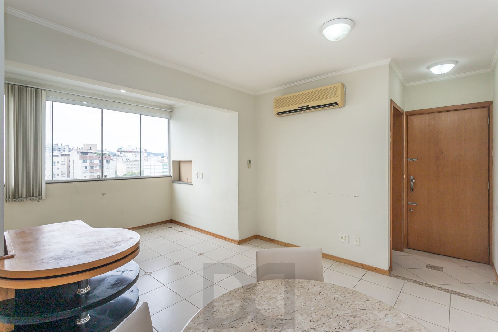 Apartamento na Cidade Baixa de 2 dormitórios e vaga DESOCUPADO — foto 3