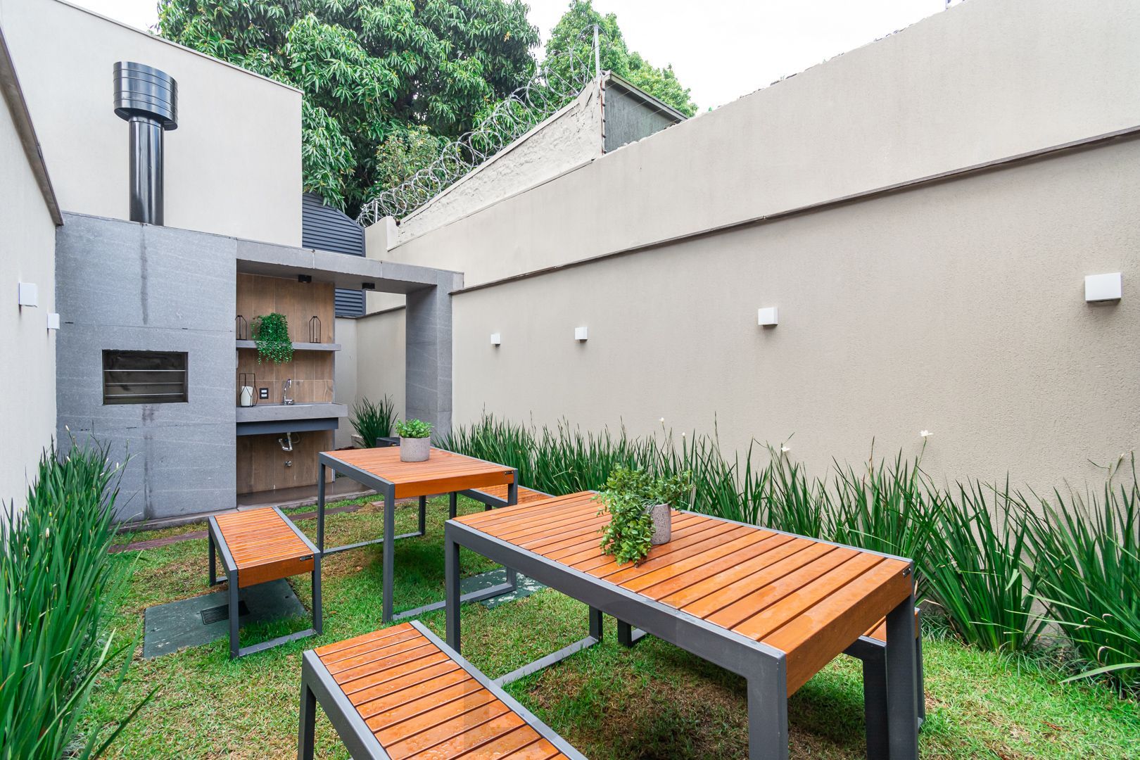 Apartamento 02 dormit com suíte e 01 vaga, no bairro Azenha, em Porto Alegre. — foto 47