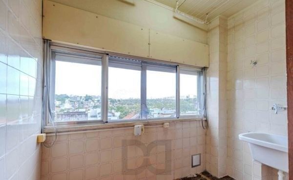 Apartamento na Medianeira de 2 dormitórios e vaga DESOCUPADO — foto 18