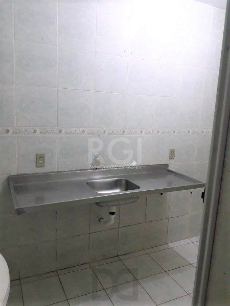 Apartamento térreo no Menino Deus de 1 dormitório com pátio DESOCUPADO — foto 11