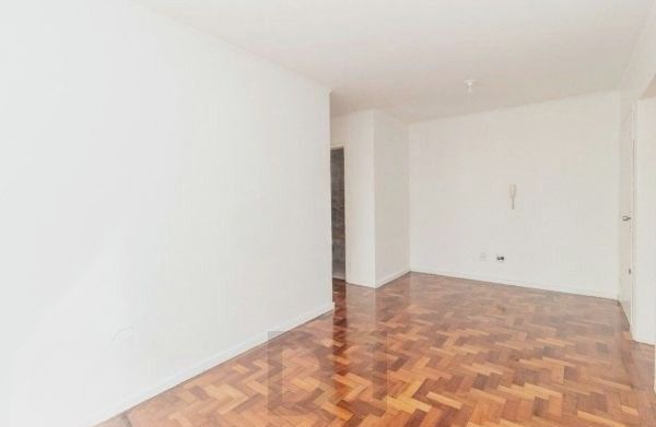 Apartamento no bairro Higienópolis de 2 dormitórios e vaga DESOCUPADO — foto 4