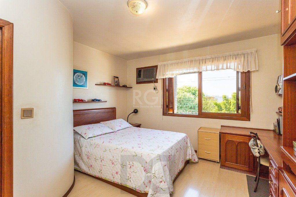 Casa sobrado no Partenon de 3 dormitórios e amplo pátio — foto 40