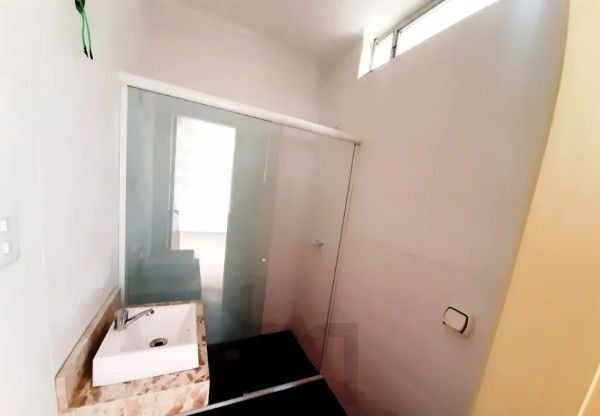 Apartamento no Petrópolis de 3 dormitórios e 2 vagas DESOCUPADO — foto 9