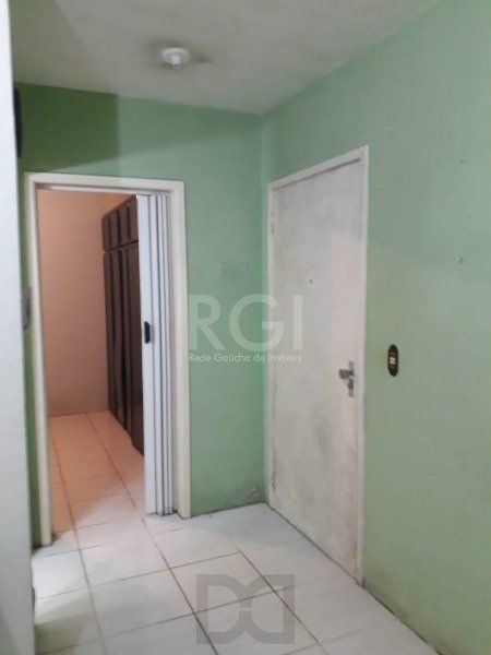 Apartamento térreo no Menino Deus de 1 dormitório com pátio DESOCUPADO — foto 5