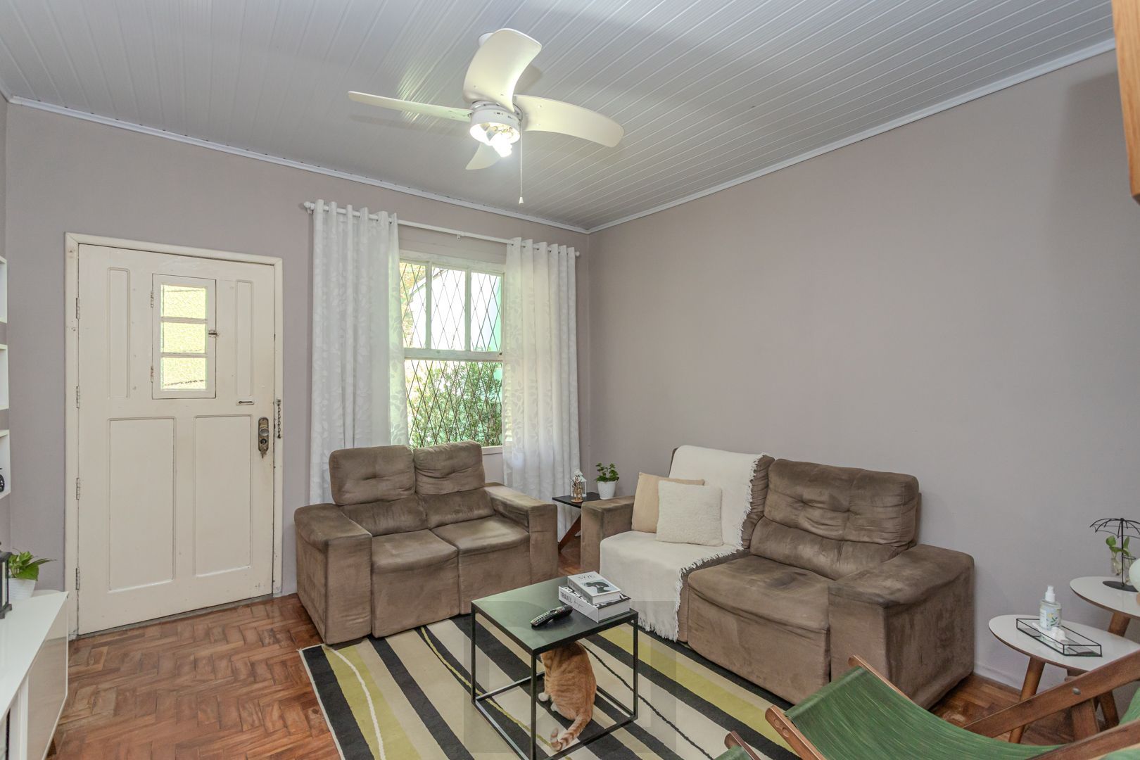 Casa no bairro Jardim Botânico de 3 dormitórios e garagem e terreno com 370m² — foto 5