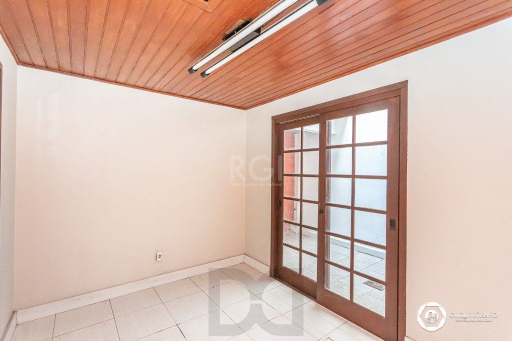 Casa para Venda - 330m², 4 dormitórios, sendo 3 suites, 2 vagas - Petrópolis — foto 31