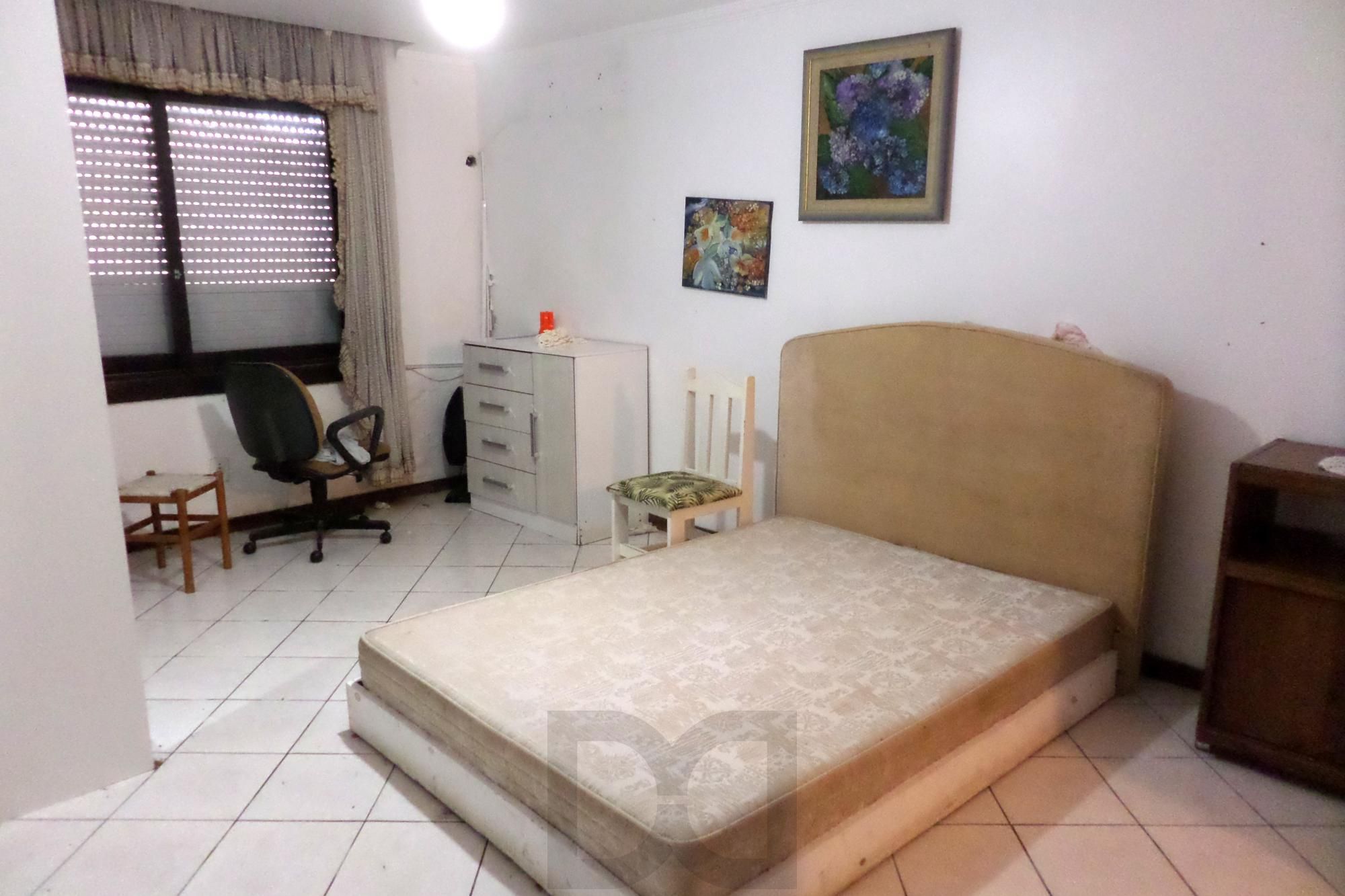 Casa no bairro Ipanema de 3 dormitórios e 2 vagas DESOCUPADA — foto 14