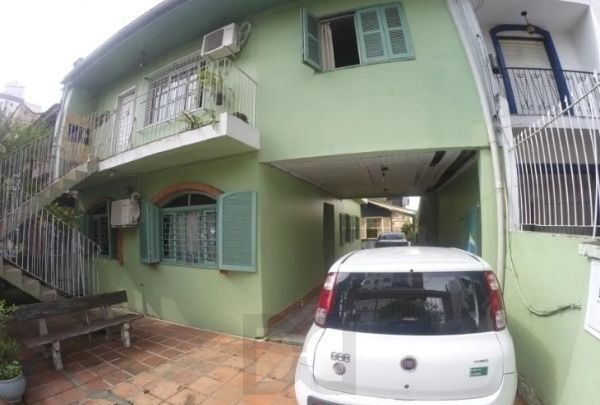 Casa sobrado no bairro Petrópolis de 4 dormitórios — foto 5
