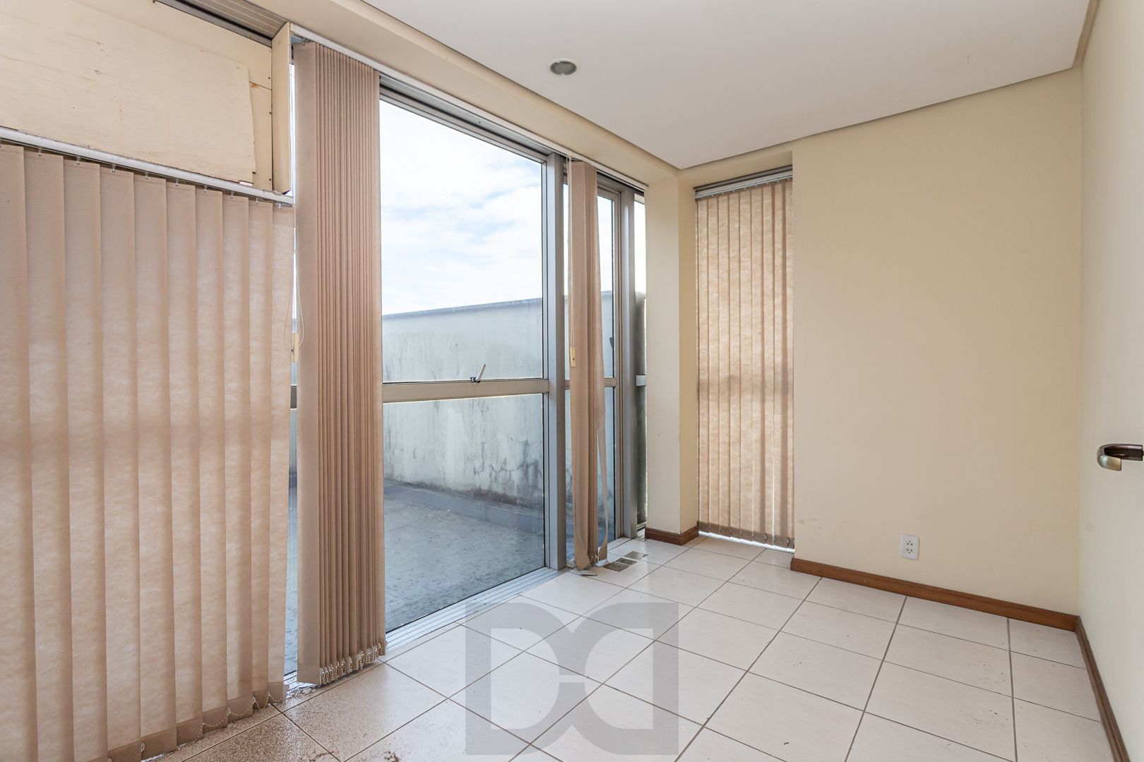 Conjunto comercial no bairro Floresta com terraço privativo DESOCUPADO — foto 11
