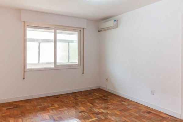 Apartamento no bairro Vila Ipiranga de 2 dormitórios e vaga DESOCUPADO — foto 4