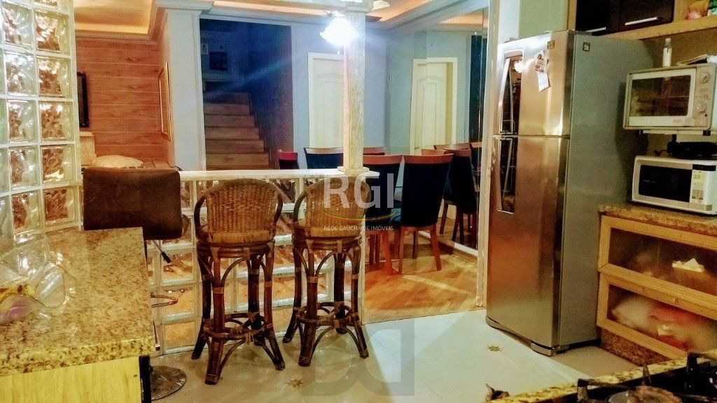 Casa para Venda - 300m², 2 dormitórios, sendo 1 suites, 3 vagas - Belém Novo — foto 2