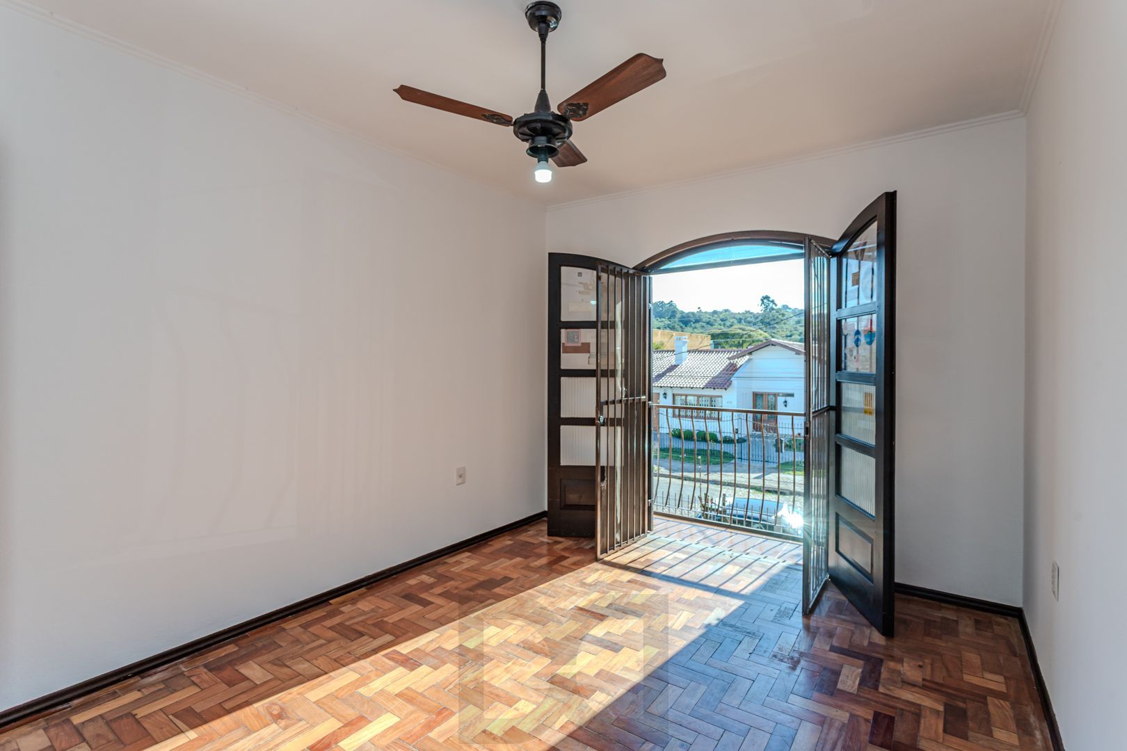 Casa no Partenon com 4 dormitórios e 4 vagas DESOCUPADA — foto 24