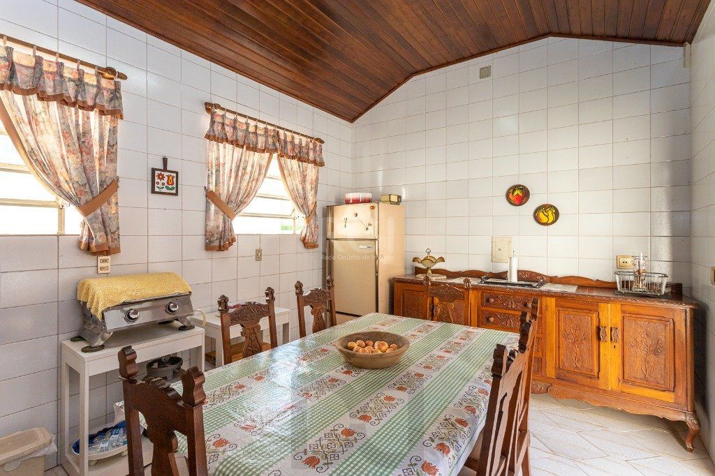 Casa sobrado no Partenon de 3 dormitórios e amplo pátio — foto 51