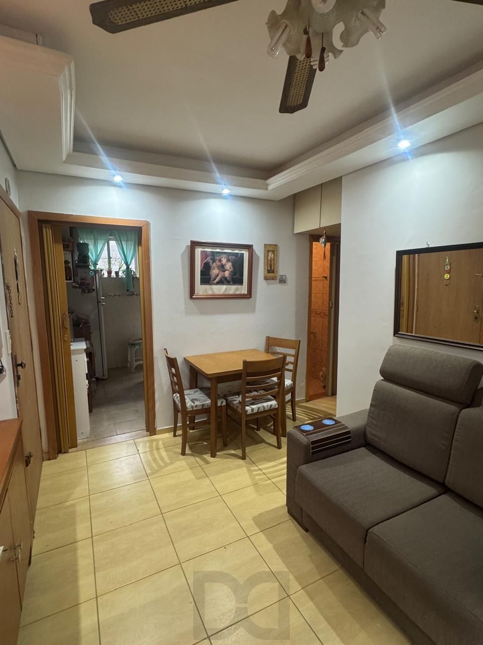 Apartamento térreo de 2 dormitórios, Menino Deus DESOCUPADO — foto 1