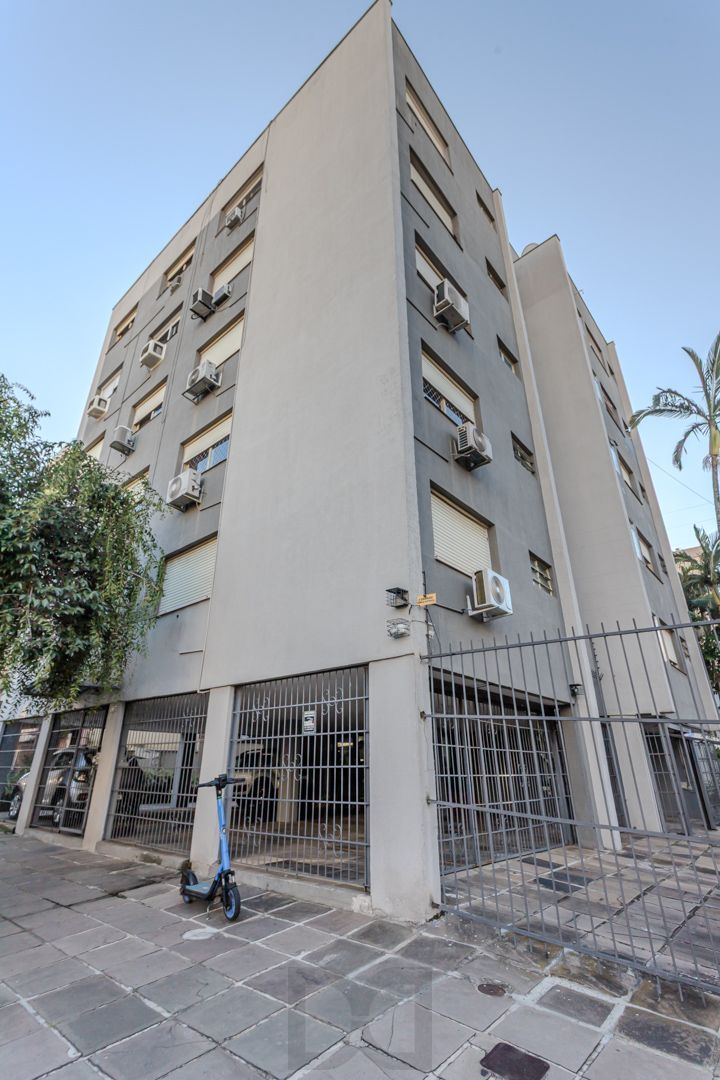 Apartamento de 2 dormitórios com dependência e vaga no bairro Santana DESOCUPADO — foto 25