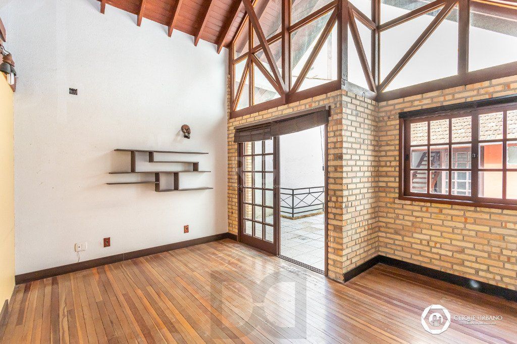 Casa para Venda - 330m², 4 dormitórios, sendo 3 suites, 2 vagas - Petrópolis — foto 34