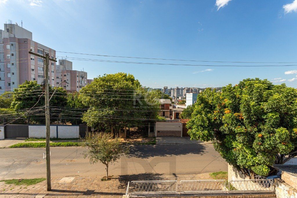 Casa sobrado no Partenon de 3 dormitórios e amplo pátio — foto 37