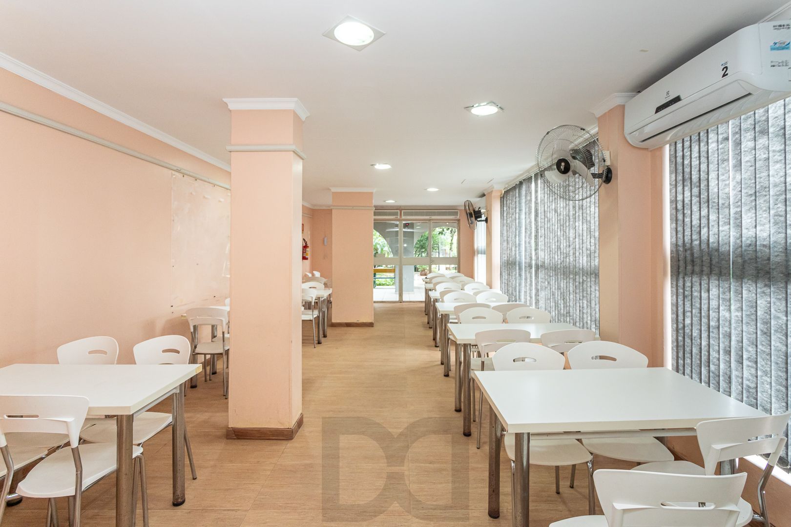 Apartamento de 2 dormitórios no bairro Cristal — foto 27