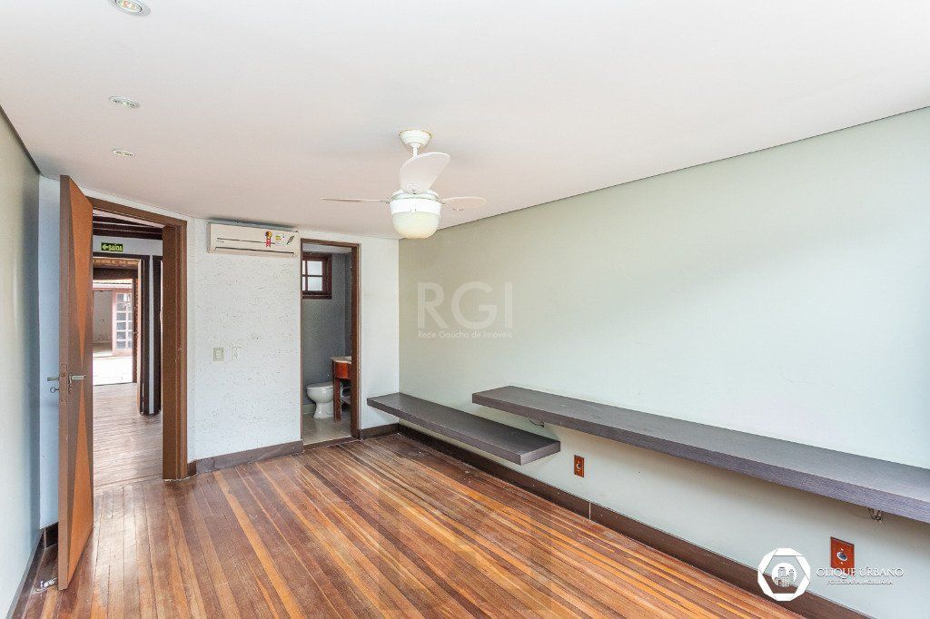Casa para Venda - 330m², 4 dormitórios, sendo 3 suites, 2 vagas - Petrópolis — foto 45