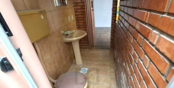 Apartamento de 2 dormitórios no bairro Teresópolis térreo com pátio DESOCUPADO — foto 11