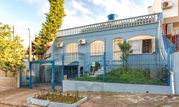 Sobrado no bairro Vila Ipiranga de 4 dormitórios e 2 vagas — foto 1