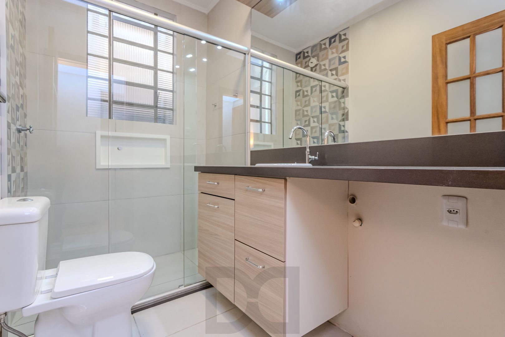 Apartamento no bairro Petrópolis de 2 dormitórios térreo com pátio DESOCUPADO — foto 10